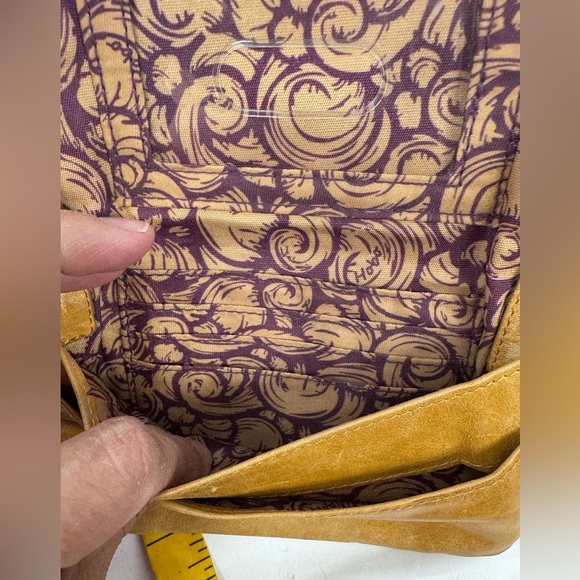 Cute HOBO wallet crossbody.  Good condition - Picture 6 of 6